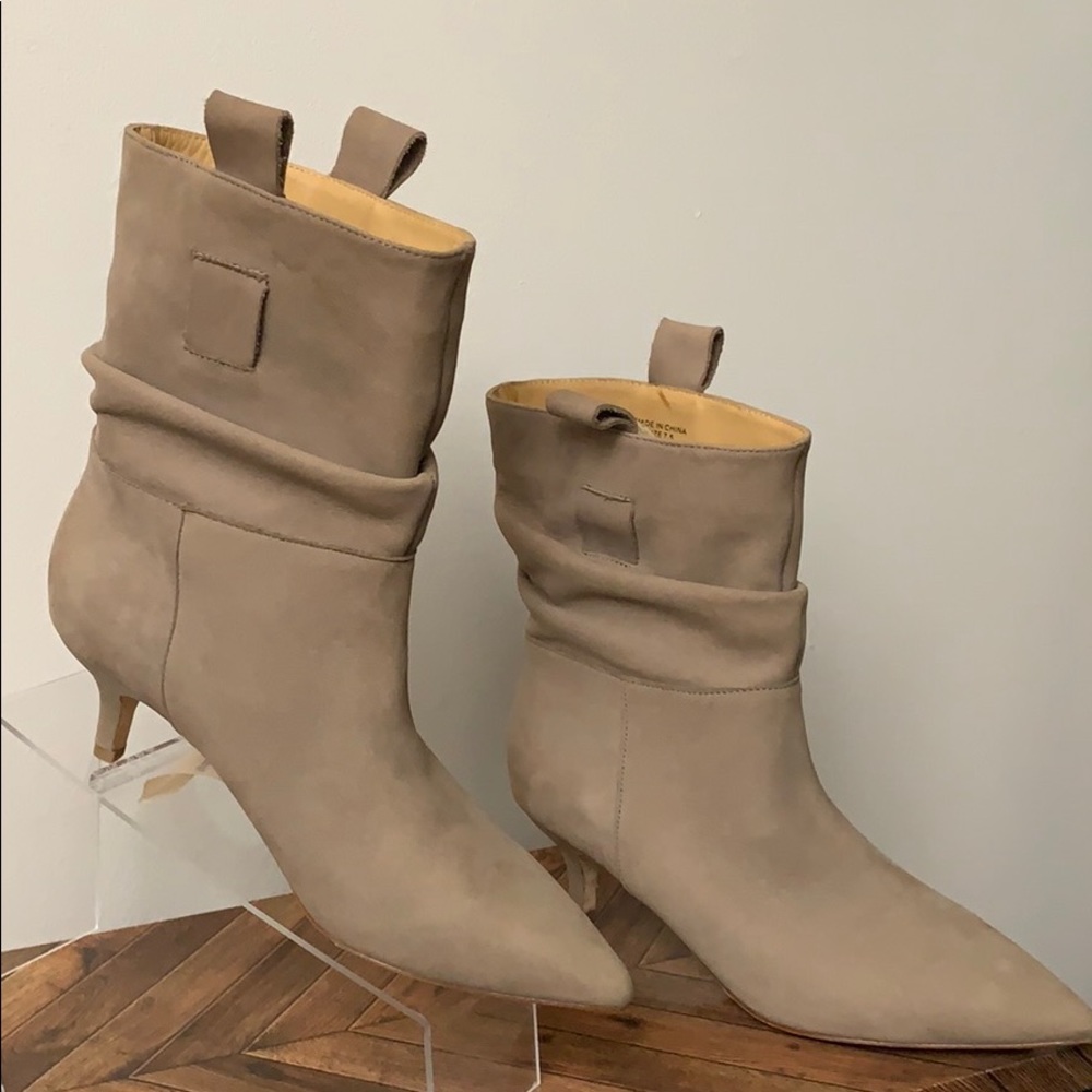 Bill Blass Francesca Nubuck Leather Slouchy Pull on Kitten Heel Boots - NEW  7.5